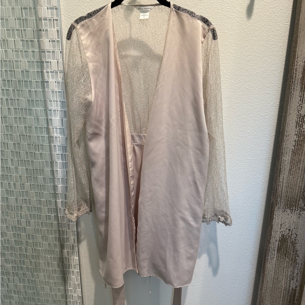 Flora Nikrooz Champagne Lace Sleeve Robe